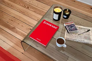 Coffee table book på soffbord