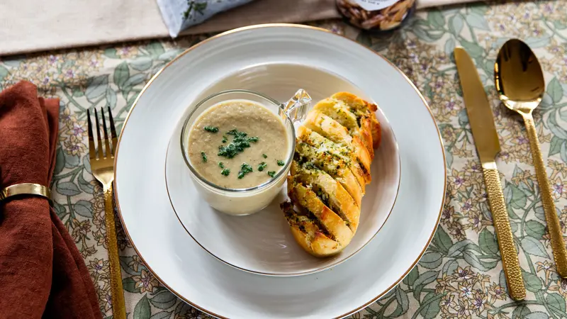 Svampsoppa med vitlöksbröd