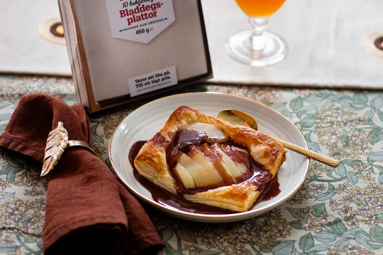 Päronflarn med chokladsås