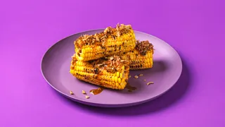 Grillade majskolvar med ört- och chilismör